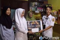Yan Budi Nugroho buka warung sembako gratis tersebut khusus untuk memfasilitasi kebutuhan hidup puluhan anak yatim di Purworejo.