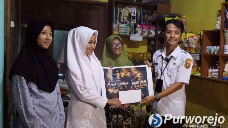 Yan Budi Nugroho buka warung sembako gratis tersebut khusus untuk memfasilitasi kebutuhan hidup puluhan anak yatim di Purworejo.