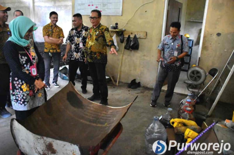 Dinas Lingkungan Hidup dan Perikanan Kabupaten Purworejo meluncurkan program inovatif bernama Layanan Edukasi Pengelolaan Sampah atau LEPAS.