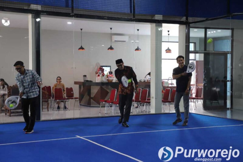 Wabup Dion Agasi S meresmikan fasilitas padel pertama di Kabupaten Purworejo.