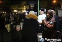Bupati Purworejo, Yuli Hastuti menyambut kedatangan jemaah haji di Pendopo Kabupaten.