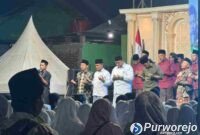 SMK Ma'arif NU 02 Kemiri gelar sholawat peringati satu dasawarsa berdirinya sekolah. Kegiatan berlangsung di halaman sekolah, Desa Winong, Kecamatan Kemiri, Sabtu (20/06/2026) malam.
