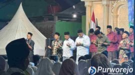 SMK Ma'arif NU 02 Kemiri gelar sholawat peringati satu dasawarsa berdirinya sekolah. Kegiatan berlangsung di halaman sekolah, Desa Winong, Kecamatan Kemiri, Sabtu (20/06/2026) malam.
