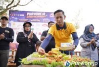 HUT Polri ke-80 Diwarnai Aksi Peduli Lingkungan, Seribu Relawan Bersihkan Pantai Dewaruci