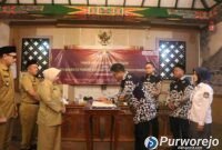 Penandatanganan nota kesepakatan KPU Purworejo dengan Pemerintah Kabupaten Purworejo.