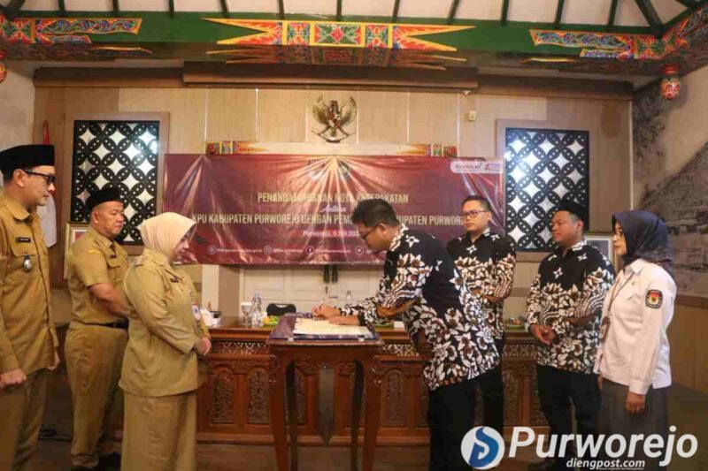Penandatanganan nota kesepakatan KPU Purworejo dengan Pemerintah Kabupaten Purworejo.