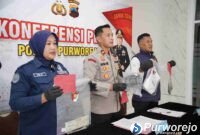 Polres Purworejo menggelar pers rilis kasus curanmor Masjid Agung Darul Muttaqin Kelurahan Sindurjan.