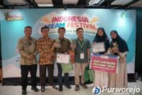 Pendiri Warung Sembako Gratis untuk Anak Yatim, Yan Budi Nugroho, berhasil meraih penghargaan BesTeam Award 2026.