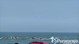 Acara perayaan adat Sedekah Laut Kertojayan Purworejo pada Minggu (12/7/2026).