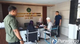 Seorang WNA asal Inggris didenda oleh pihak berwenang setelah terbukti melakukan pelanggaran berat terkait dokumen izin tinggal.