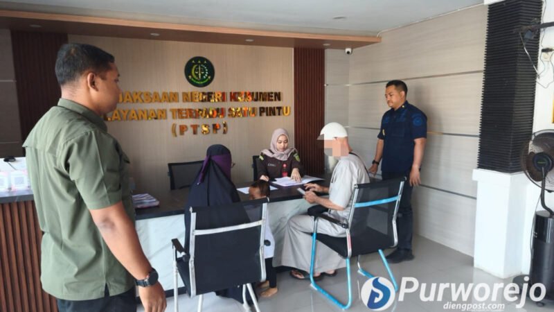 Seorang WNA asal Inggris didenda oleh pihak berwenang setelah terbukti melakukan pelanggaran berat terkait dokumen izin tinggal.
