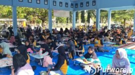 Rumah Belajar Ahli Berhitung saat menggelar aksi pemecahan rekor berhitung cepat.