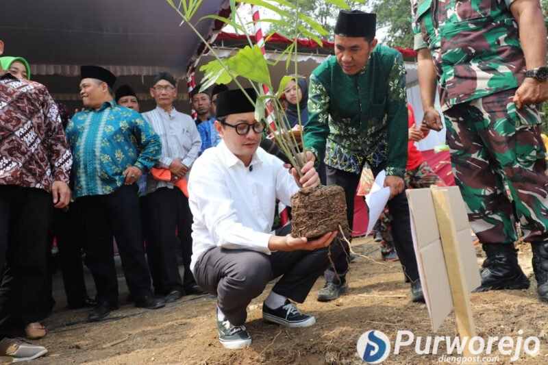 Wakil Bupati Purworejo Dion Agasi Setiabudi meresmikan Kampung Aren Keduren pada Minggu (02/08/2026). 