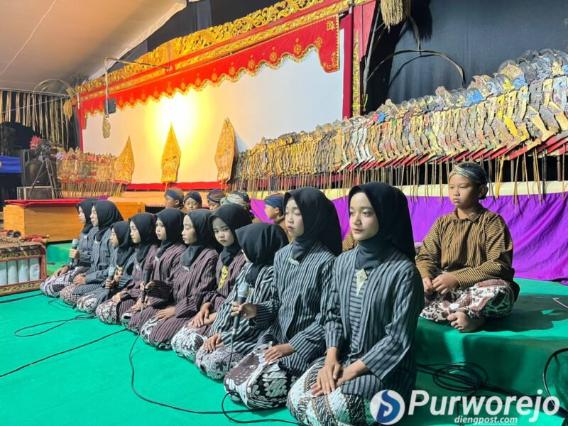 Penampilan Karawitan SDN 2 Tlogorejoguwo sukses memukau warga dalam acara Merti Dusun Gogoluas.