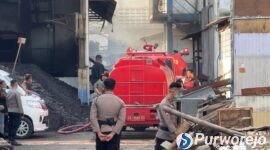Kebakaran PT Unggulrejo Wasono melanda area fasilitas produksi tekstil di Kabupaten Purworejo pada Jumat (7/8/2026).