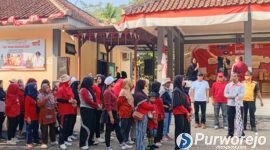 H. Much Dahlan, SE, saat turut membuka kegiatan jalan sehat yang dipimpin Camat Kaligesing bersama jajaran Forkopimcam Kaligesing dalam rangka Gebyar HUT ke-81 RI.