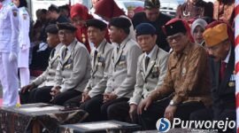 Tenda VIP dalam upacara peringatan HUT ke 81 RI di Purworwjo diisi para veteran.