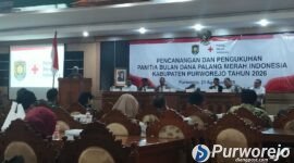 Bupati Purworejo Yuli Hastuti mengukuhkan jajaran panitia di Ruang Arahiwang Setda Purworejo.